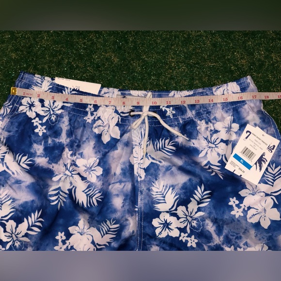 Trunks Surf and Swim Co. Men’s The Dye Tropical Print Mesh Lined Trunks ~ NWT - Picture 2 of 11